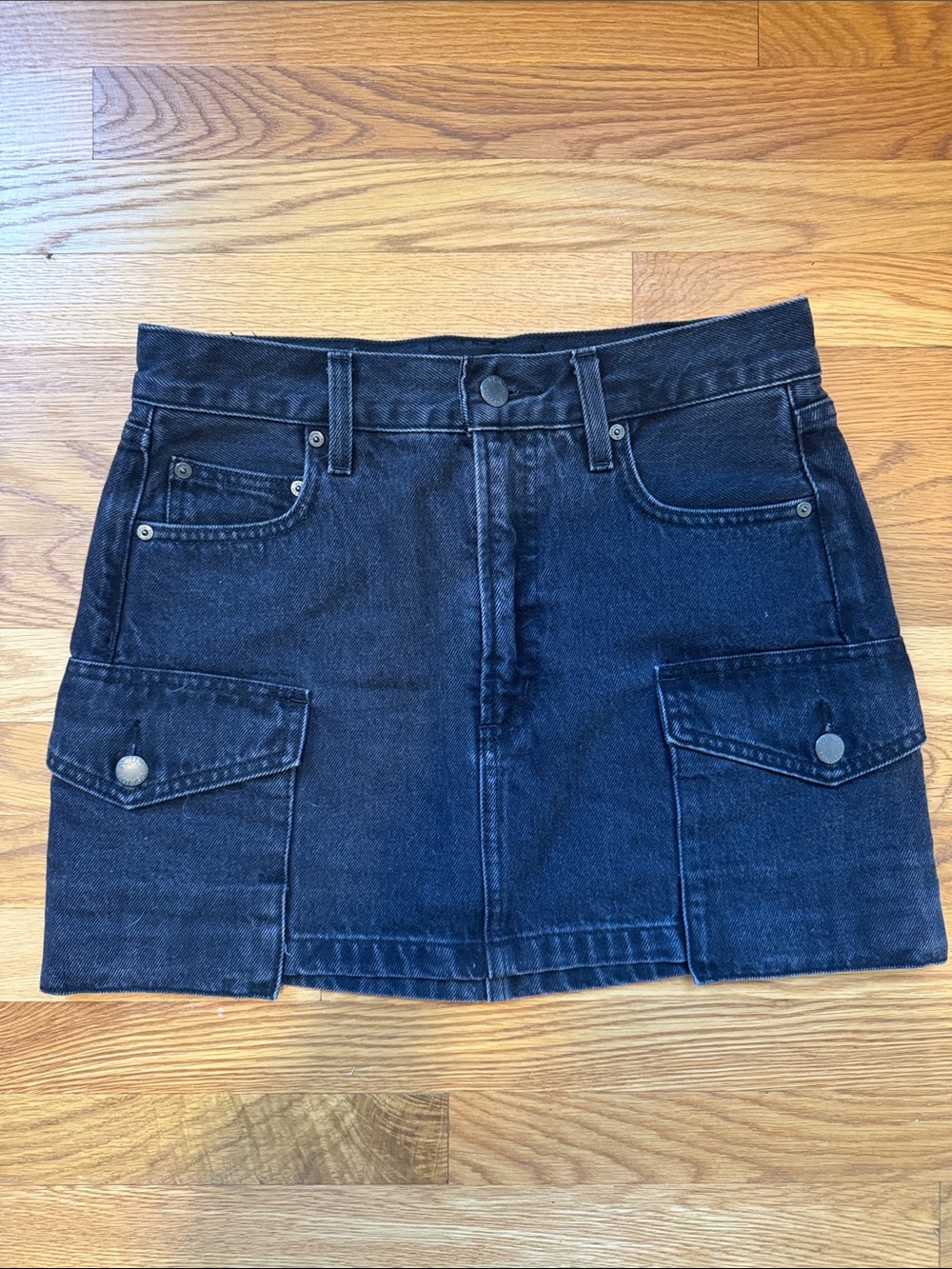 Aritzia Denim Forum The 90’s Mid Rise Cargo Black Denim Mini Skirt